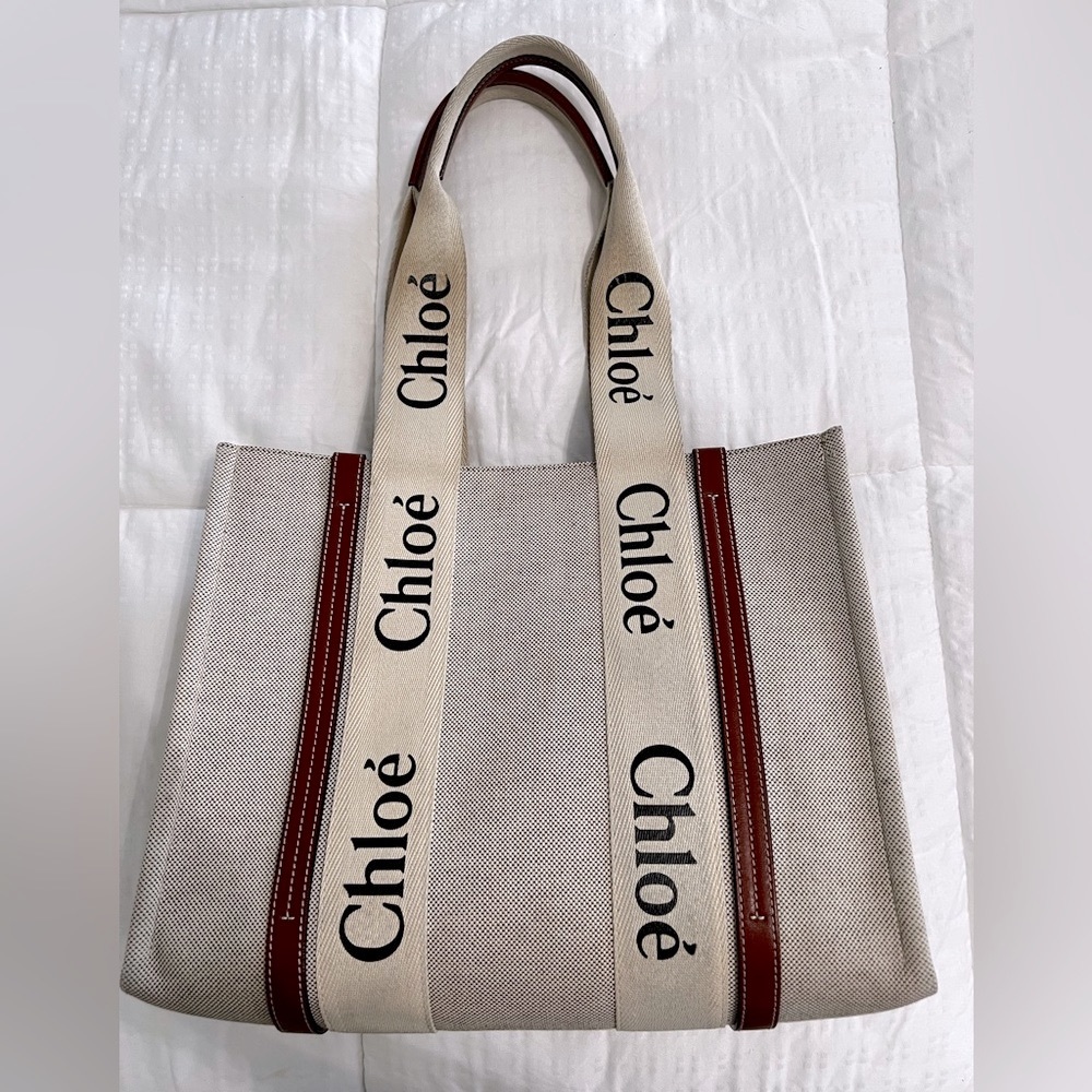 Chloe Medium Woody Linen Tote - Picture 4 of 12